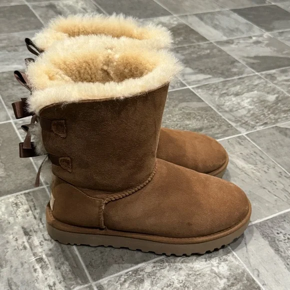 UGG Bailey Bow II Boots Size 7 Brown Chestnut Sheepskin - Picture 6 of 14